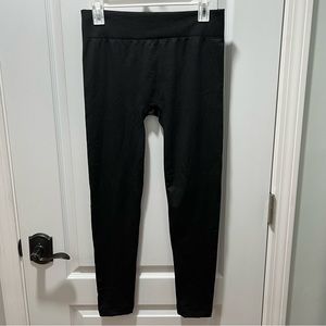 NWT Black Hue Size L/XL Leggings